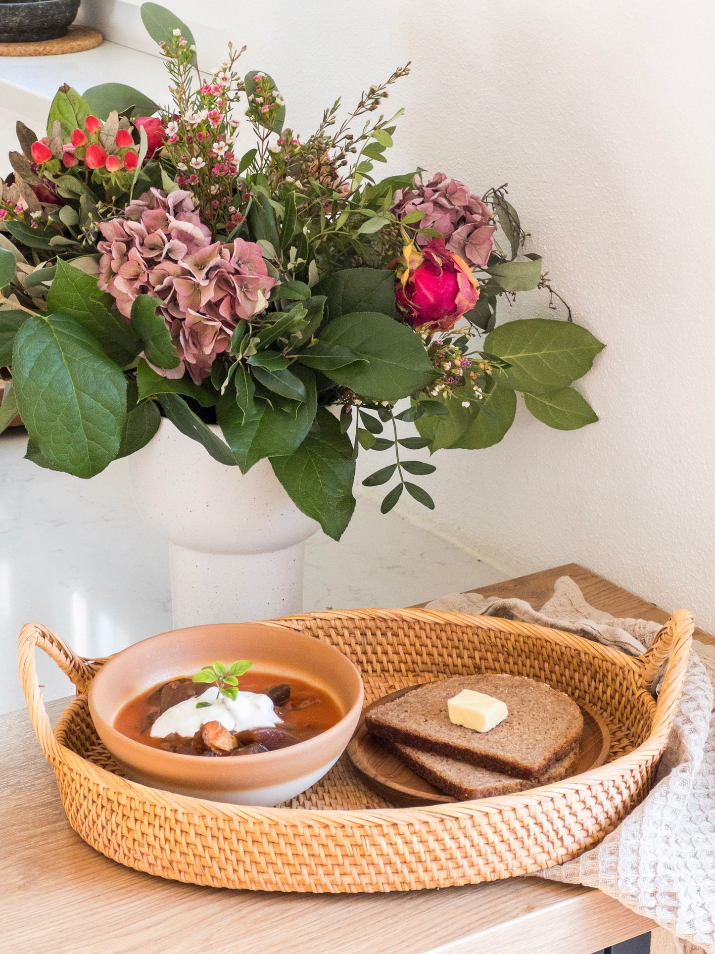 KOA TRAY | OVAL DECORATIVE SERVING TRAY