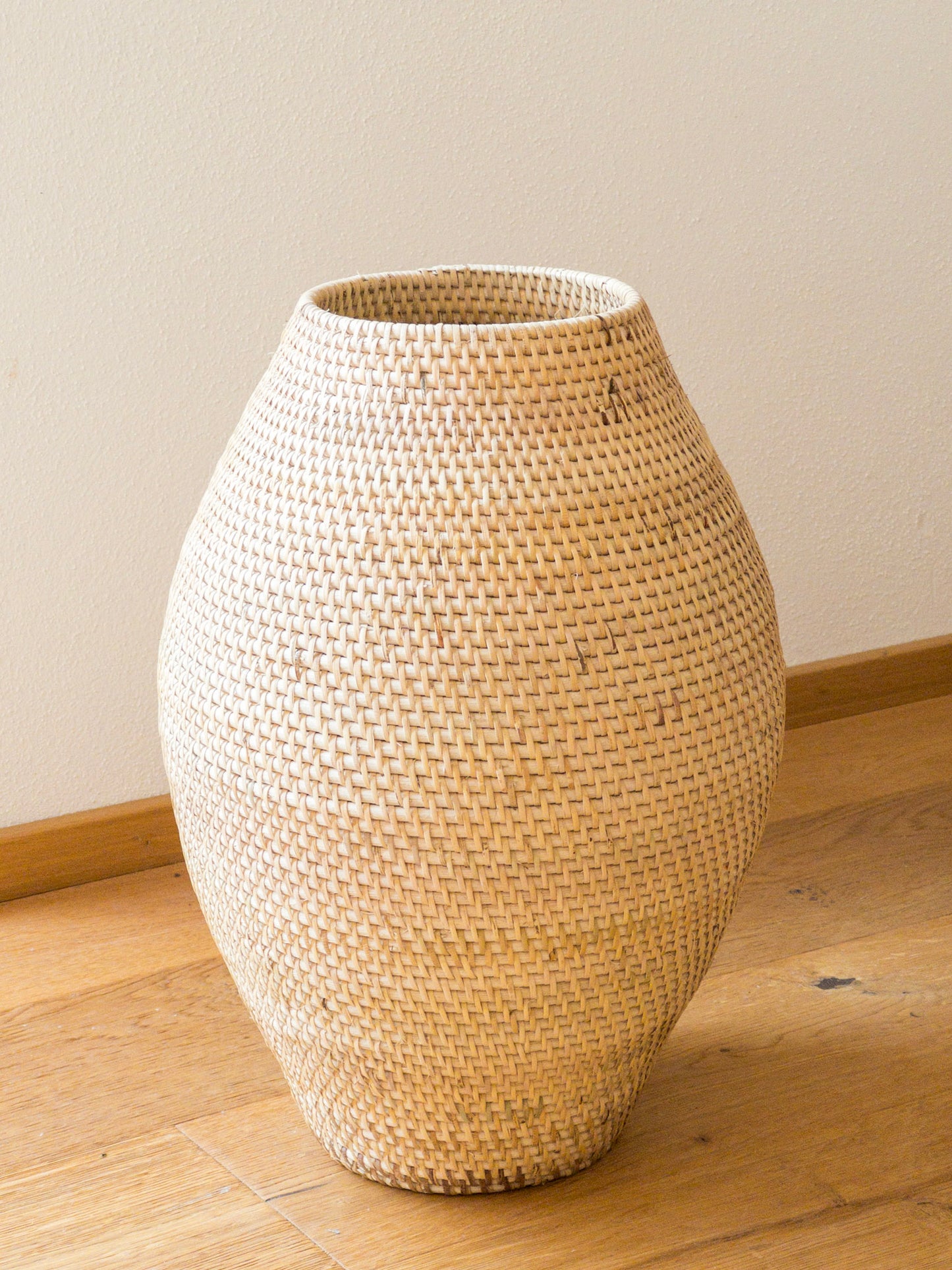 MAKAI VASE | DECORATIVE JARS & VASES