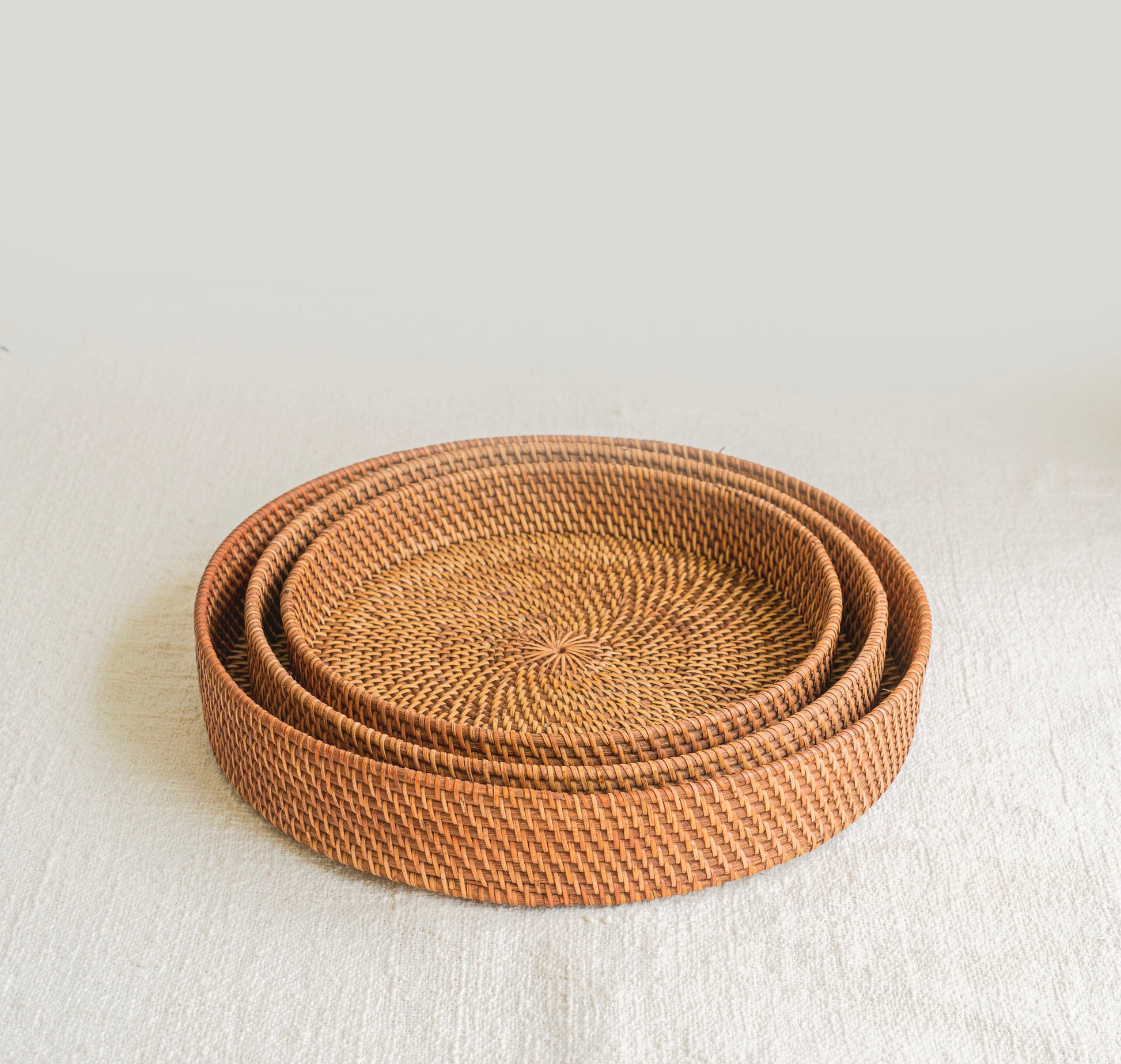 MALAKA TRAY | ROUND DECORATIVE SERVING TRAY