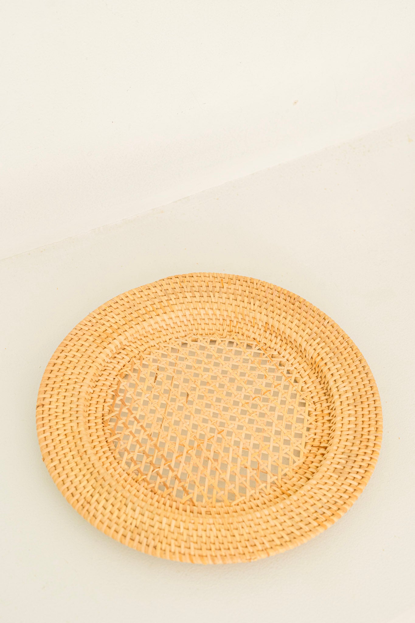 SOKA PLACEMAT | ROUND DECORATIVE PLACEMAT