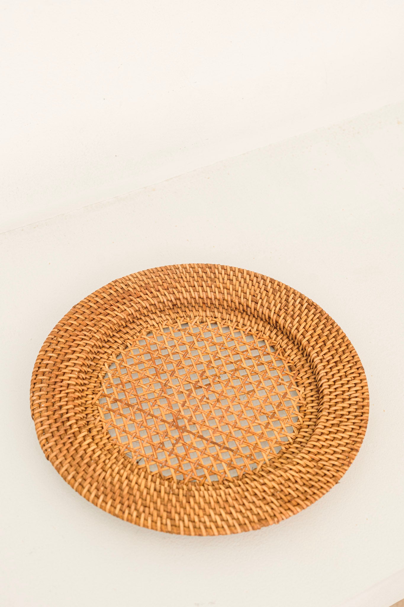 SOKA PLACEMAT | ROUND DECORATIVE PLACEMAT