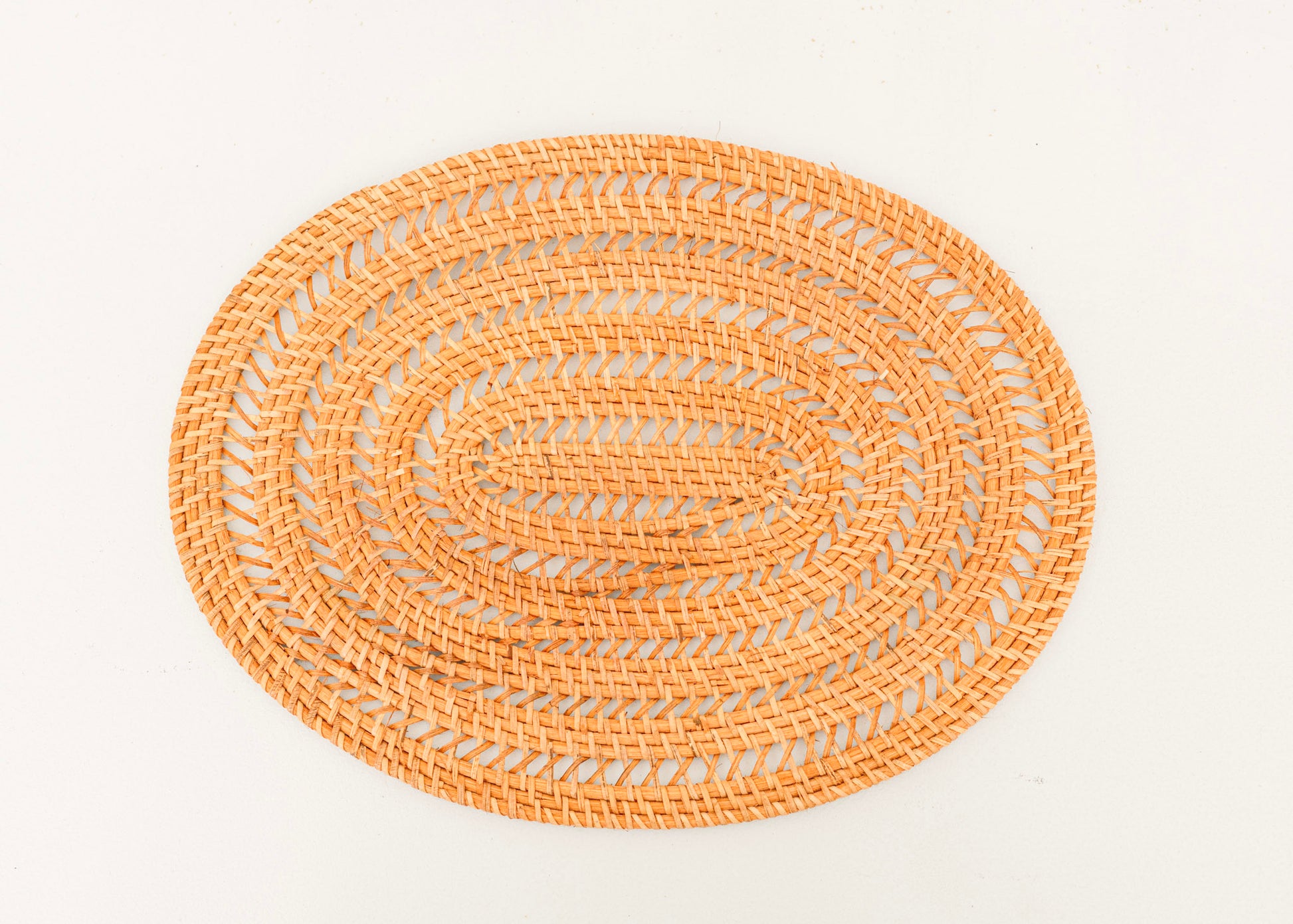 SANA PLACEMAT | OVAL DECORATIVE PLACEMAT