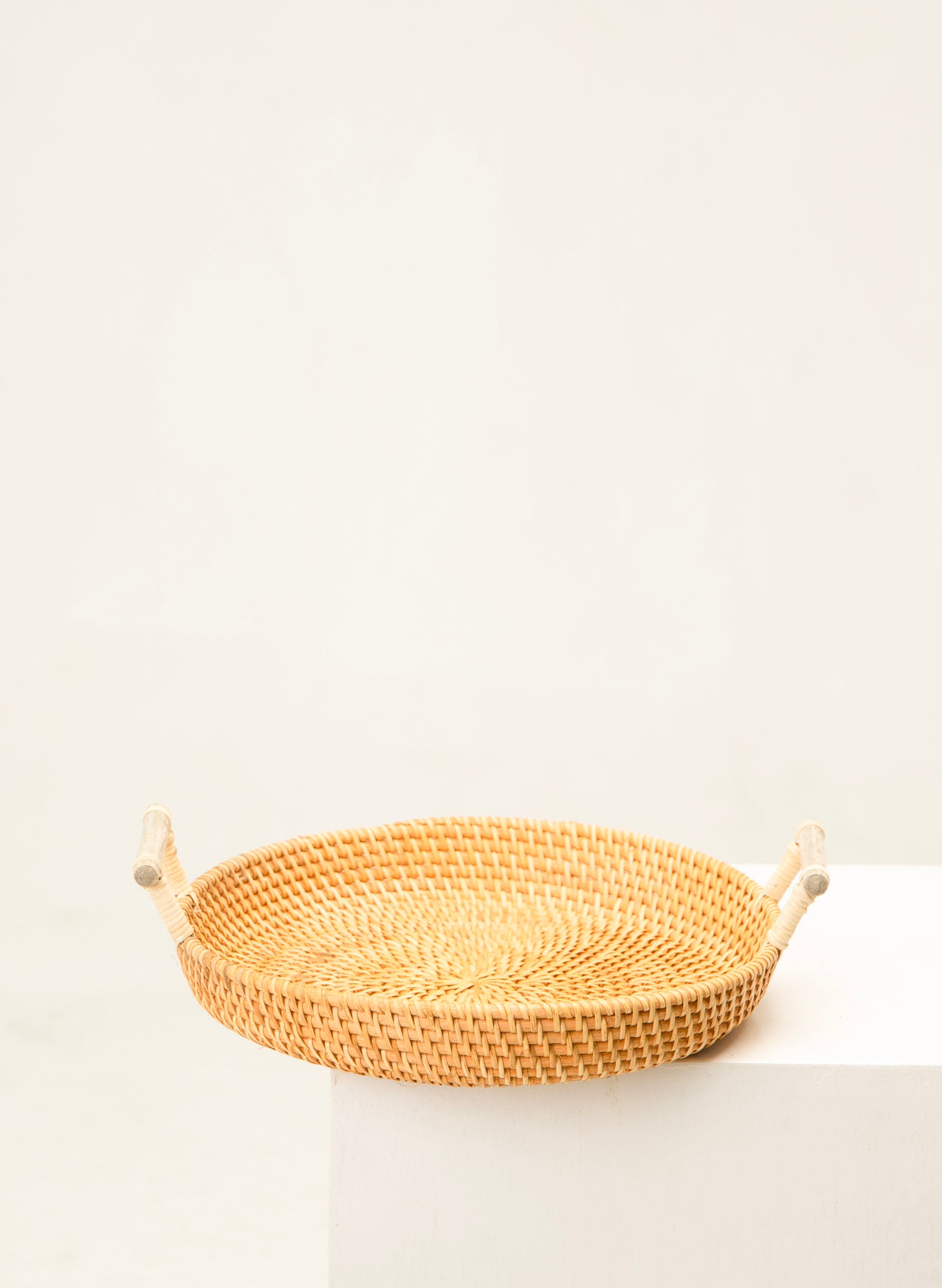 RUKU TRAY | ROUND DECORATIVE SERVING TRAY